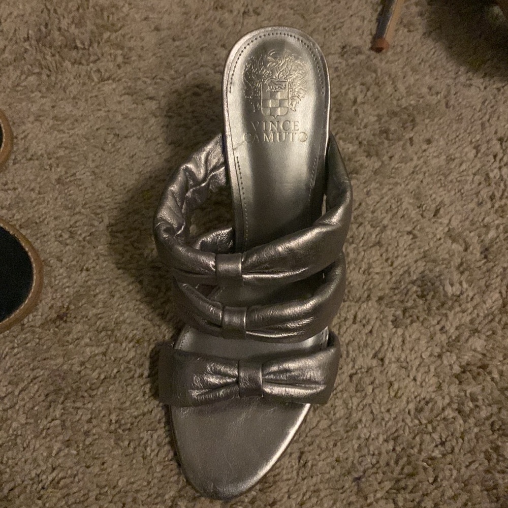 Vince camuto metallic color